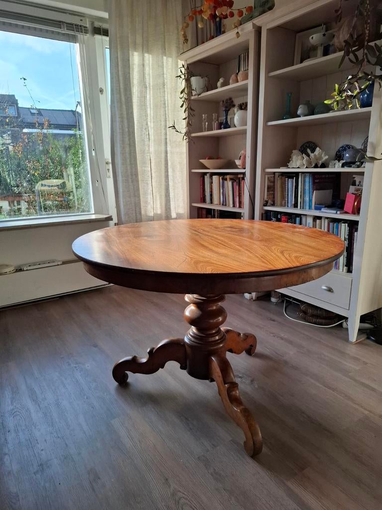 Noten eettafel., Ophalen