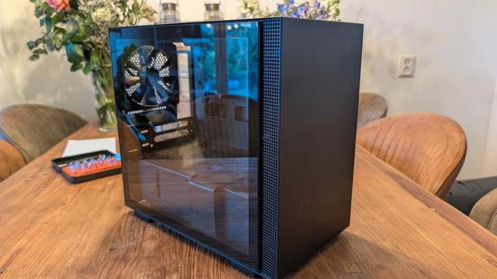 NZXT H210i Mini ITX PC Behuizing Zwart, Computers en Software, Computerbehuizingen, Gebruikt, Ophalen of Verzenden