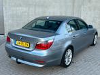 Nette Grijze BMW 5-Serie 520i E60 Sedan 170PK Automaat/Apk!, Achterwielaandrijving, Bedrijf, Grijs, USB