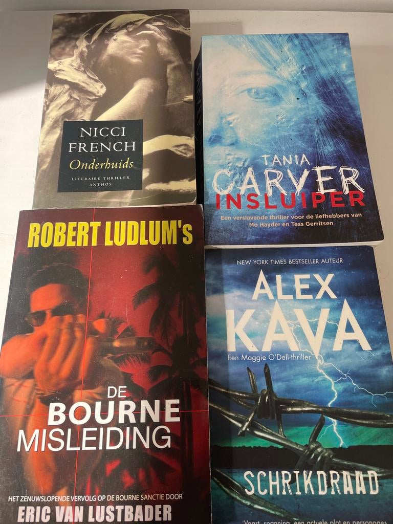 4 thrillers van verschillende schrijvers, Ophalen of Verzenden, Gelezen, Wereld overig