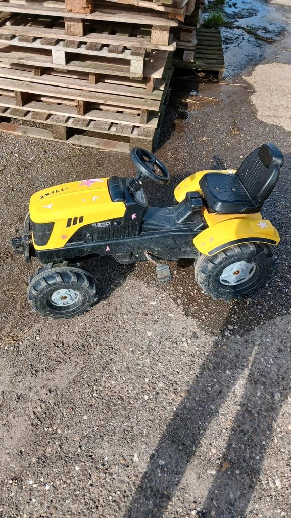 Gele traptrekker voor kinderen - Robuust en speelklaar, Kinderen en Baby's, Speelgoed | Buiten | Voertuigen en Loopfietsen, Gebruikt