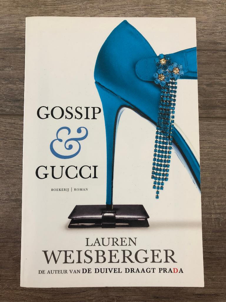 Gossip & Gucci van Lauren Weisberger, Boeken, Romans, Zo goed als nieuw, Nederland, Ophalen of Verzenden