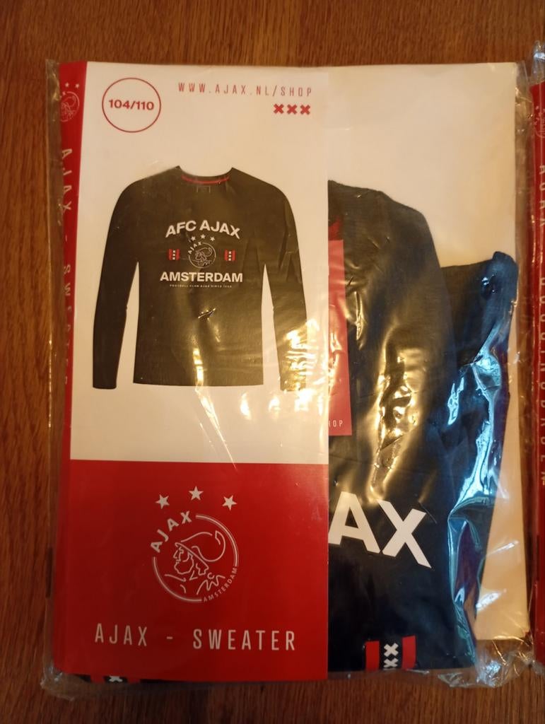 Set Ajax kleding sweater joggingbroek t shirt 104/110 Nieuw, Ophalen of Verzenden, Nieuw, Jongen of Meisje