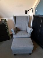 Ikea Strandmon oorfauteuil met voetenbank grijs, Huis en Inrichting, Fauteuils, Ophalen, 75 tot 100 cm, Zo goed als nieuw, 75 tot 100 cm