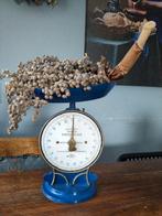 Antieke keukenweegschaal, Ophalen