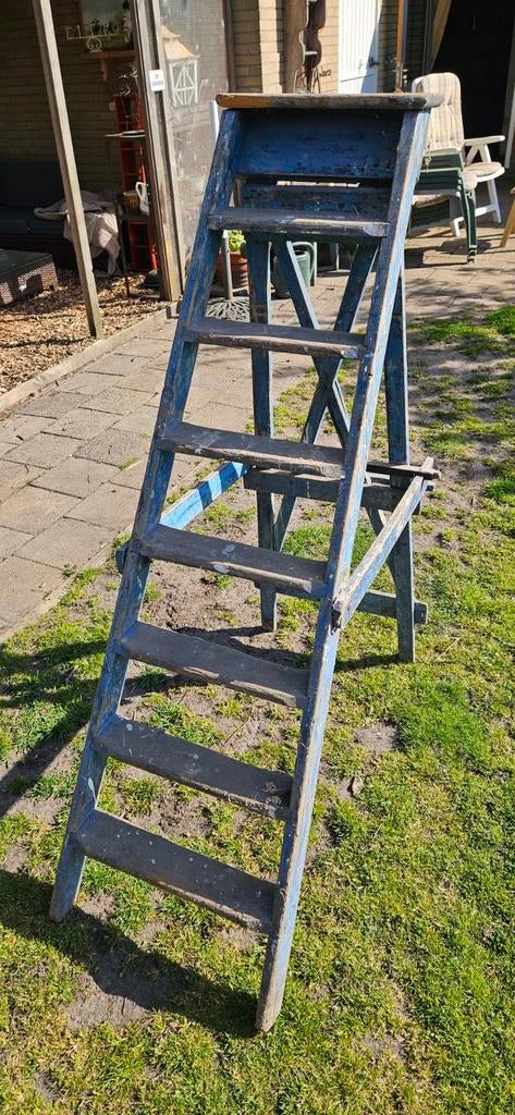 Robuuste houten trap, blauw geverfd, Ophalen, Gebruikt, Trap, Minder dan 2 meter