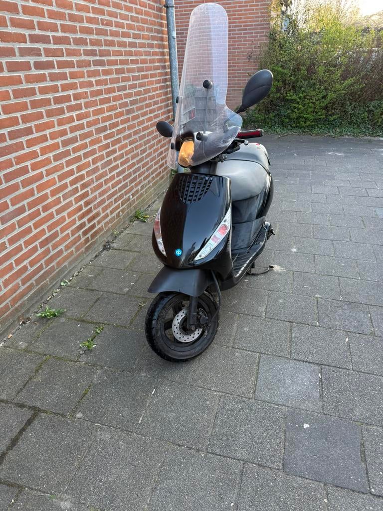 Piaggio zip 2009, Fietsen en Brommers, Snorfietsen en Snorscooters, Zo goed als nieuw, Piaggio, Benzine, Ophalen of Verzenden