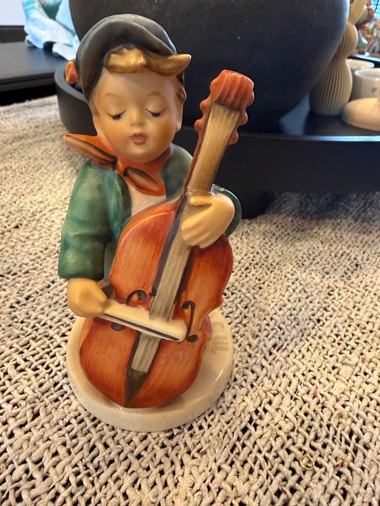 Goebel beeldje nr. 186 - Jongen met cello, Verzamelen, Beelden en Beeldjes, Ophalen, Gebruikt, Hummel