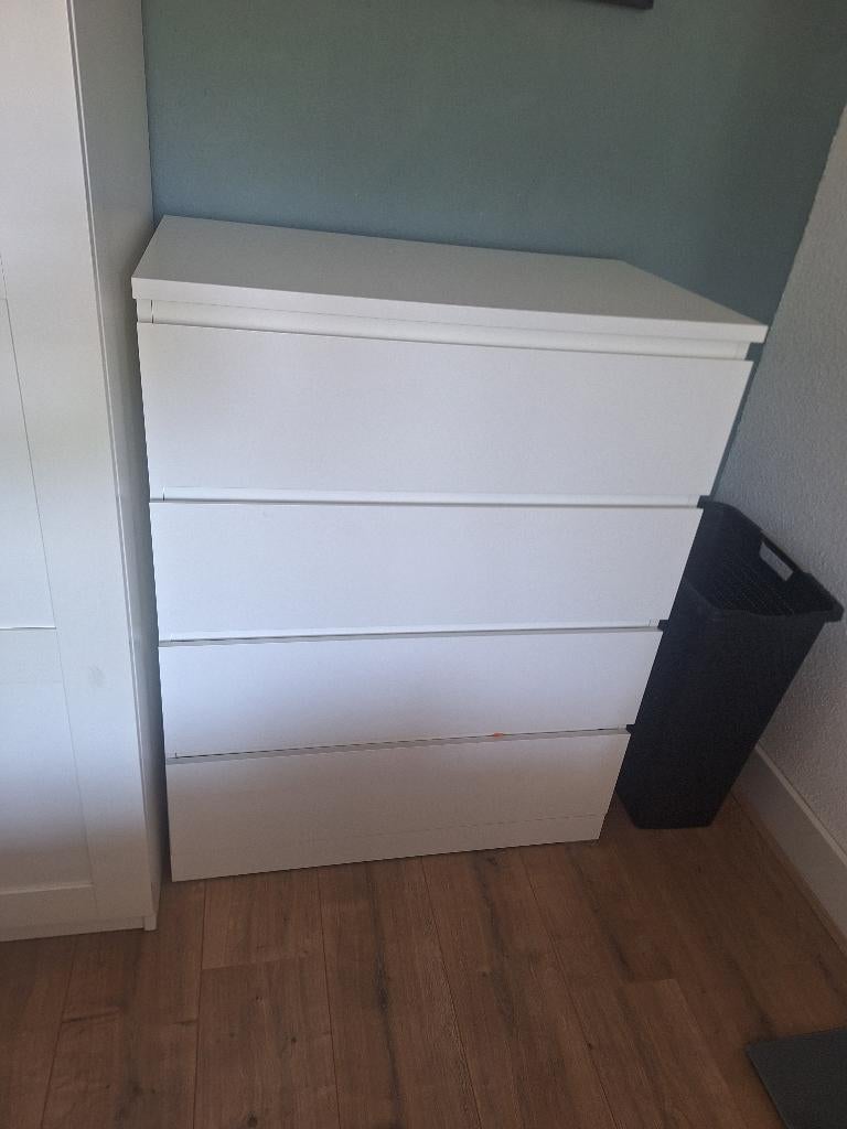 Malm kast, 4 lades, Ophalen, 100 tot 150 cm, Zo goed als nieuw, 3 of 4 laden