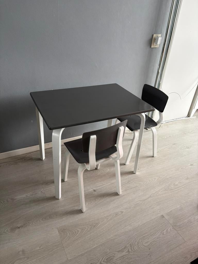 Schoolbankje en 2 stoeltjes, grijs met wit, Ophalen, Zo goed als nieuw, Tafel(s) en Stoel(en)