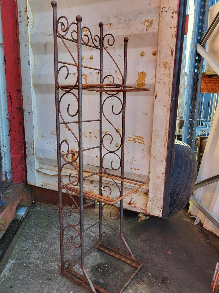 Mooi brocant metalen tuirek/plantenrek, Ophalen