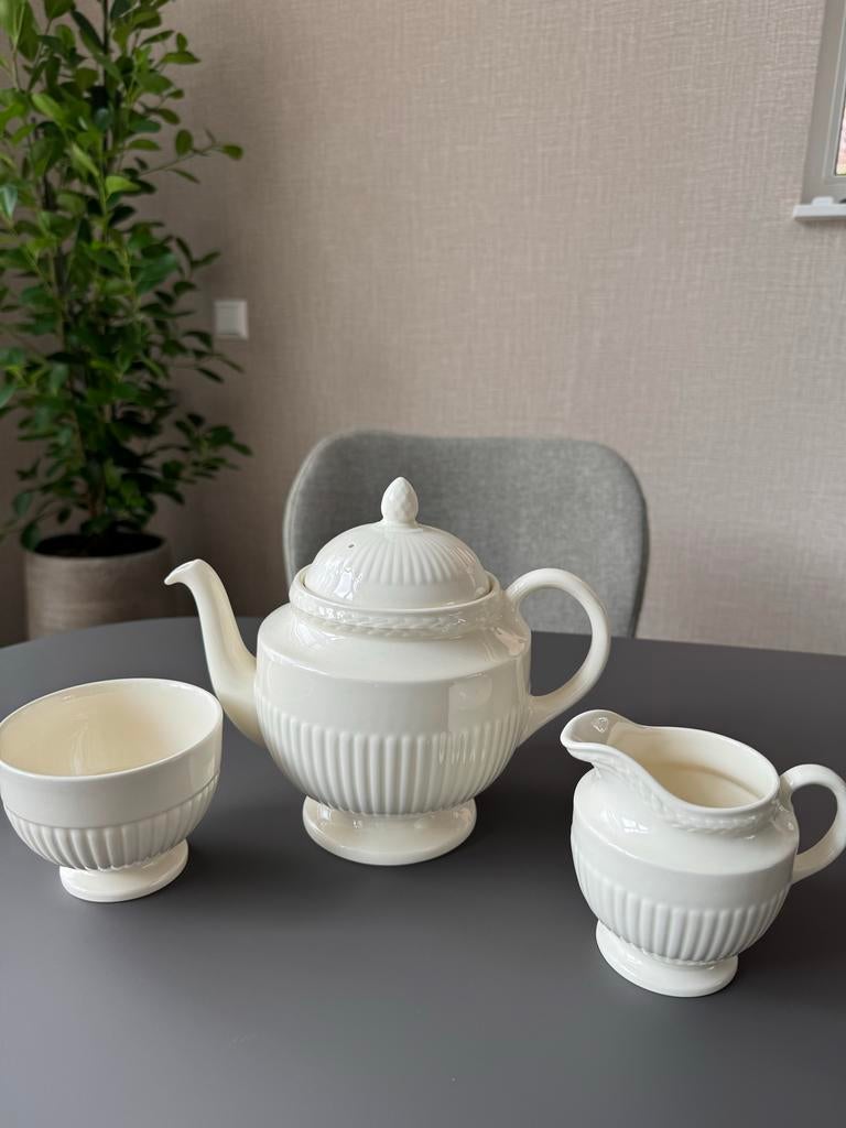 Wedgwood Edme theepot met suikerpot en melkkan, Huis en Inrichting, Keuken | Servies, Ophalen, Keramiek, Overige typen, Zo goed als nieuw
