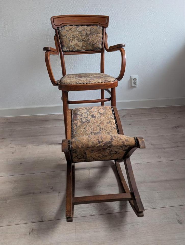 Antieke J. & J. Kohn armstoel met bijpassend voetenbankje –, Antiek en Kunst, Antiek | Meubels | Stoelen en Banken, Ophalen of Verzenden