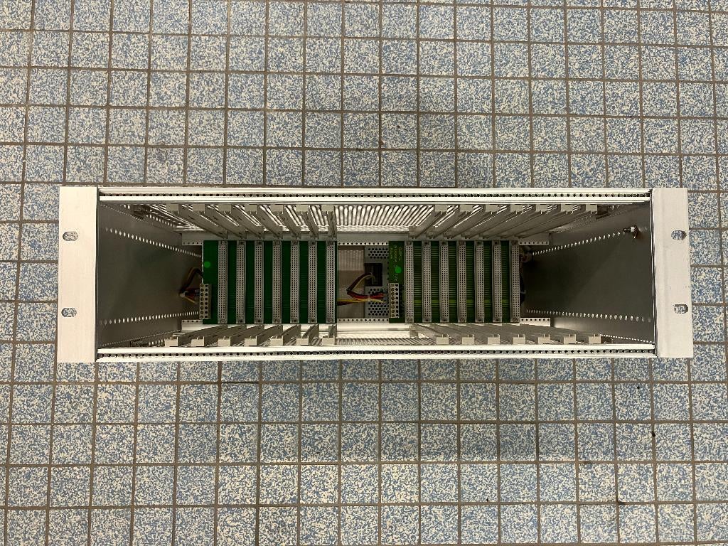 8 stuks lege behuizing voor 19" rack, Computers en Software, Computerbehuizingen, Ophalen, Gebruikt