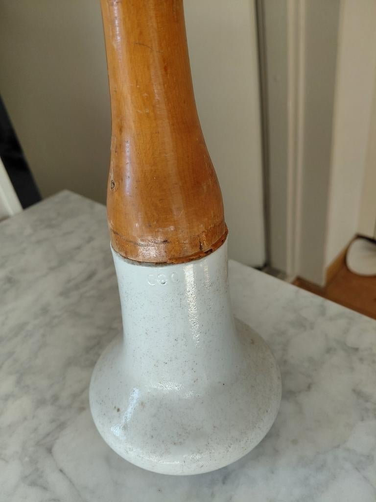 Zware porseleinen stamper met houten handvat, 40 cm, Ophalen