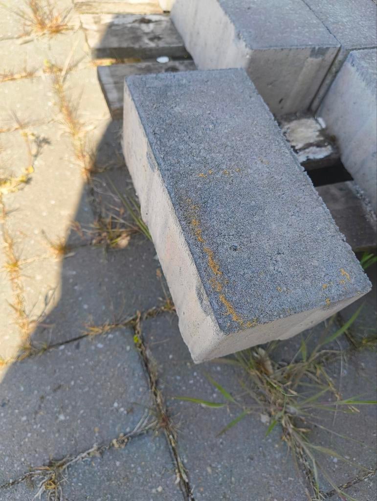 75m2 grijze betonklinkers (210x100x80mm) zelf uithalen, Tuin en Terras, Ophalen