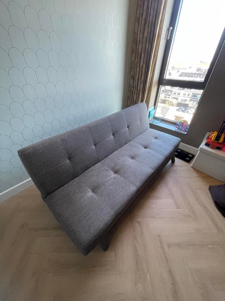 Comfortabele grijze slaapbank - Ideaal voor kleine ruimtes, Gebruikt, Tweepersoons, Ophalen of Verzenden, Overige maten