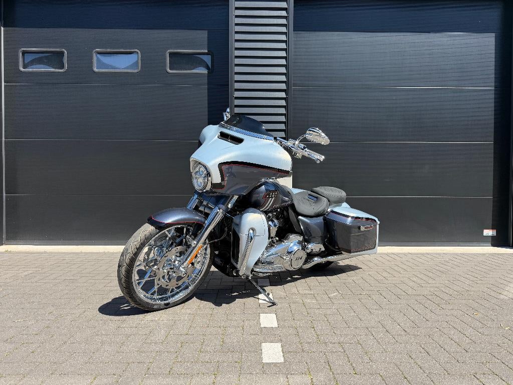 Harley Davidson Street glide cvo 2017 21'inch navi abs top, Motoren, Motoren | Harley-Davidson, 2 cilinders, Occasion, Motorrijbewijs A