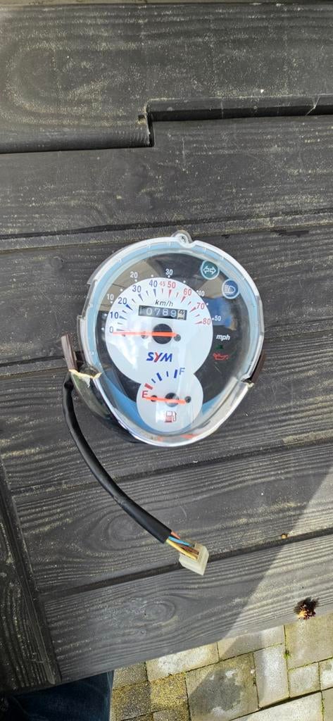 Diverse Sym Mio onderdelen: snelheidsmeter, tank, kabelboom, Fietsen en Brommers, Brommeronderdelen | Scooters, Ophalen