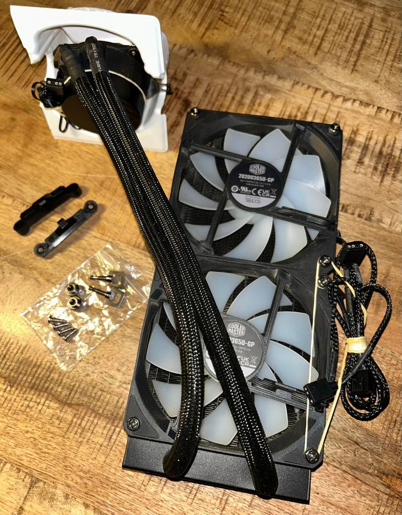 AIO Cooler Master MasterLiquid 240L Core ARGB, Ophalen of Verzenden, Zo goed als nieuw, Luchtkoeling