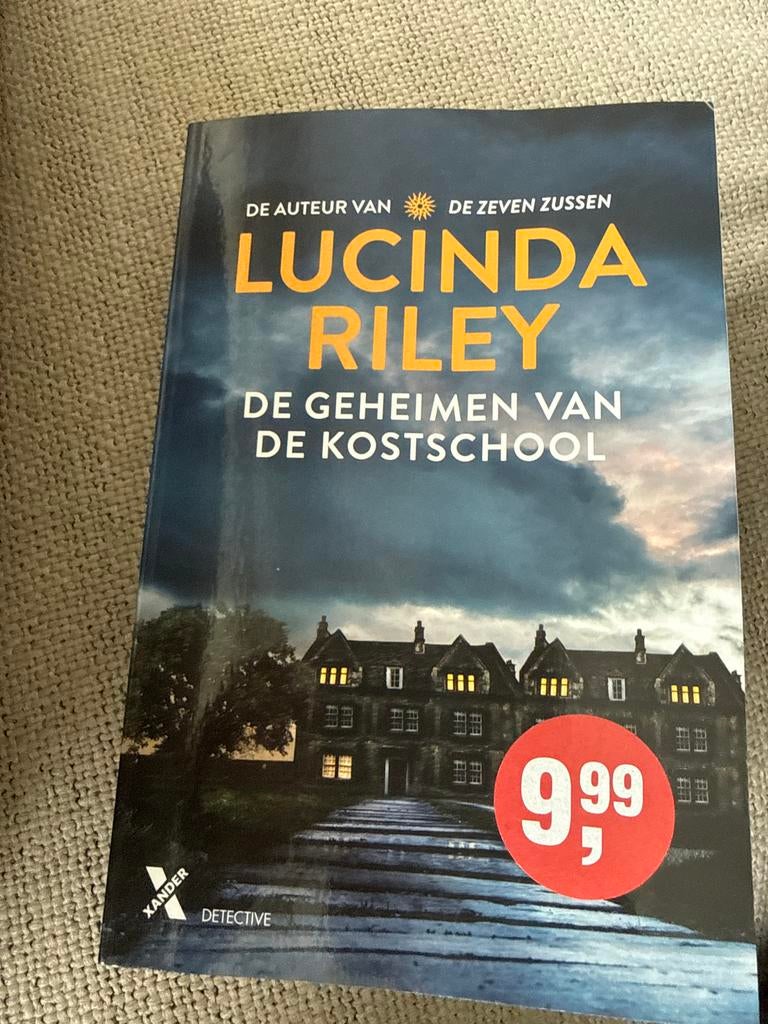 Lucinda Riley - De geheimen van de kostschool, Ophalen of Verzenden, Zo goed als nieuw