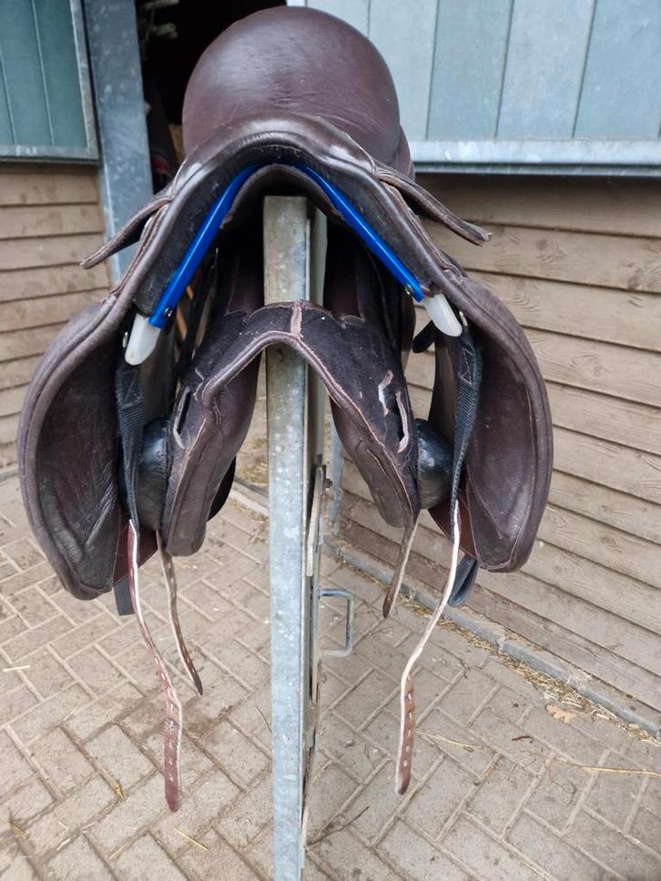 IQuus zadel dressuur 17 inch bruin, Dieren en Toebehoren, Paarden en Pony's | Zadels, Gebruikt, Dressuur, Ophalen of Verzenden