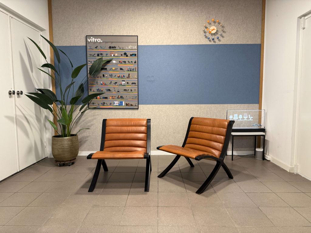 Fritz Hansen | Hvidt & Mølgaard | AX Chair | Bruin Leder | 2, Fritz Hansen, Gebruikt, Vitra Artifort Cassina Fritz Hansen Eames Gispen Pastoe Hay