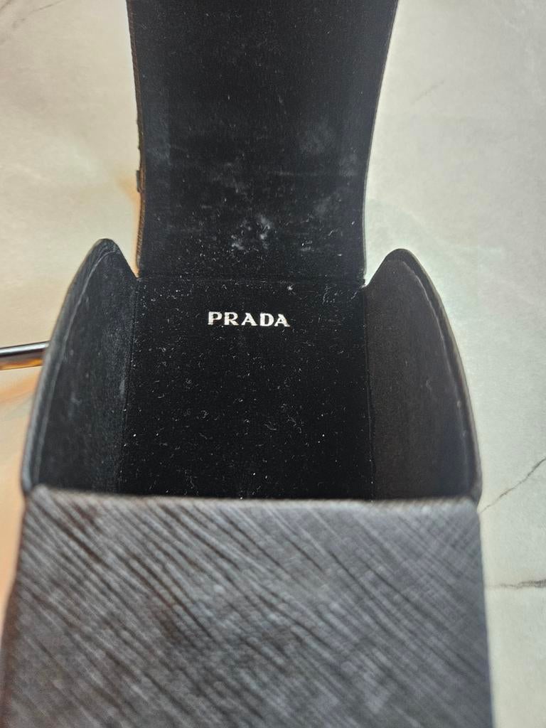 Prada Zonnebril PR 06YS - Stijlvol en Tijdloos, Zonnebril, Ophalen of Verzenden, Zo goed als nieuw, Prada