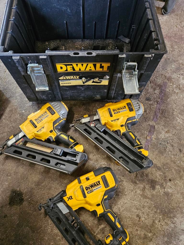 Dewalt spijkermachines, Ophalen