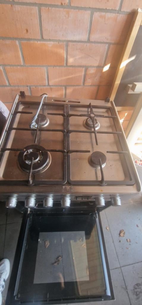 Fornuis en defect droogkast, Witgoed en Apparatuur, Fornuizen, Ophalen of Verzenden, Vrijstaand, Gas, 4 kookzones