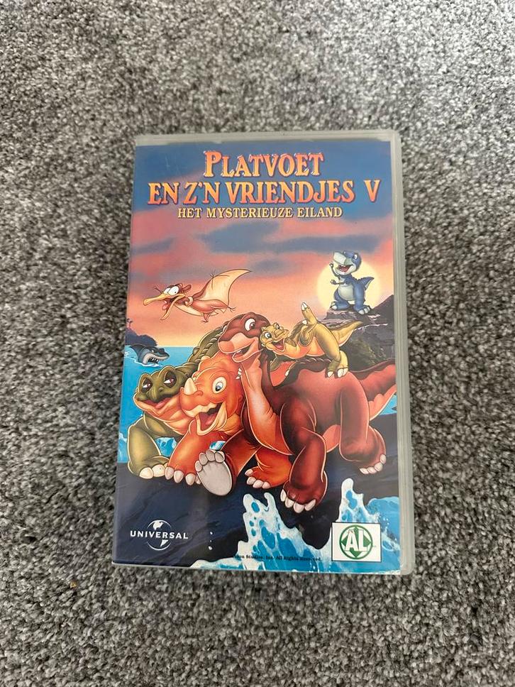 Platvoet en zijn vriendjes V: Het Mysterieuze Eiland VHS, Cd's en Dvd's, VHS | Kinderen en Jeugd, Zo goed als nieuw, Kinderprogramma's en -films
