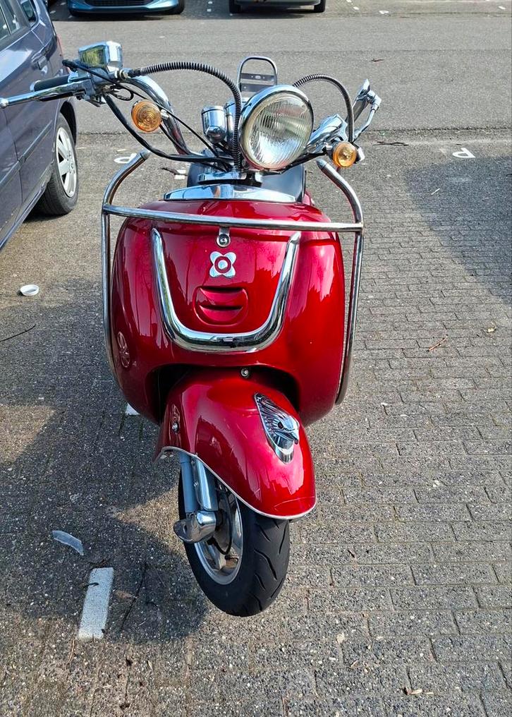 Rode scooter met blauw kenteken uit 2009, Fietsen en Brommers, Brommeronderdelen | Scooters, Gebruikt, Overige merken, Ophalen