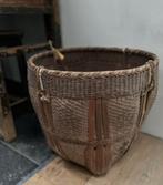 Grote Chinese Aziatische oude mand sober sleets imperfect, Ophalen