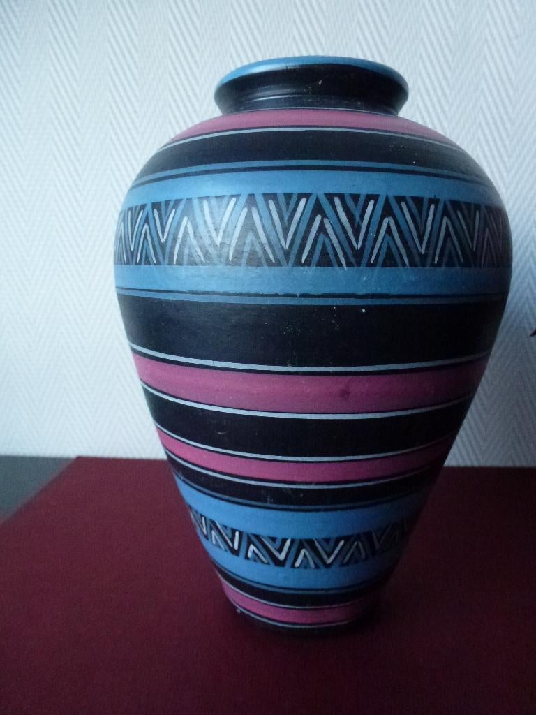 Leuke vaas in mooie kleuren en geometrisch motief, Huis en Inrichting, Woonaccessoires | Vazen, Gebruikt, Overige kleuren, Minder dan 50 cm