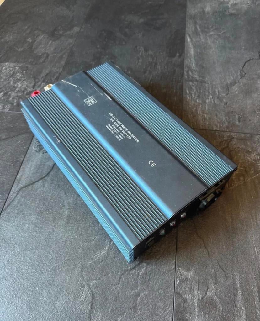 omvormer 12V dc naar 230V ac 600W zuivere sinus - PURE600/12, Doe-het-zelf en Verbouw, Elektra en Kabels, Gebruikt, Stopcontact