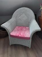 Mooie en in goede staat witte rotan fauteuil, Huis en Inrichting, Fauteuils, Ophalen, Zo goed als nieuw, 50 tot 75 cm, Riet of Rotan