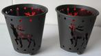 twee zwarte waxinelichthouders met rode glazen binnenkant, Huis en Inrichting, Overige materialen, Zwart, Nieuw, Ophalen of Verzenden