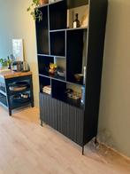 WOOOD exclusive hoge kast Gravure - zwart, Ophalen, 100 tot 150 cm, Zo goed als nieuw, 25 tot 50 cm