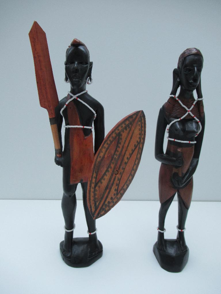 Handgemaakt houtsnijwerk Masai man/vrouw Kenia, Antiek en Kunst, Overige onderwerpen, Houtsnijwerk, Verzenden, 20 - 50 cm
