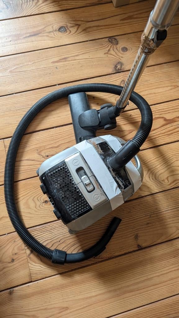 Gebruikte stofzuiger + Bestron stofzakken, Stofzak, Gebruikt, Stofzuiger, Ophalen of Verzenden