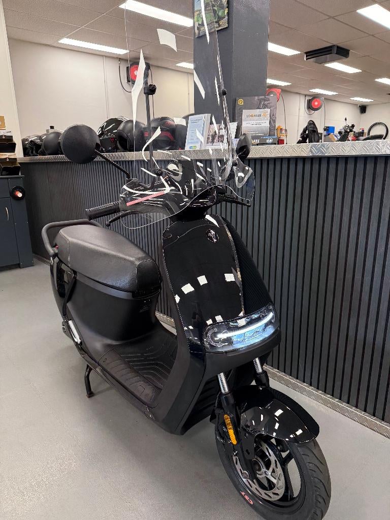 Segway E110S Brom Glans Zwart BJ 2024 Windscherm, Ophalen, Maximaal 45 km/u, Elektrisch, Zo goed als nieuw