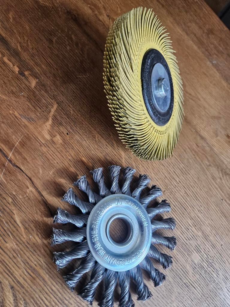 Staaldraadborstel en Scotch-Brite borstel, Ophalen of Verzenden, Zo goed als nieuw