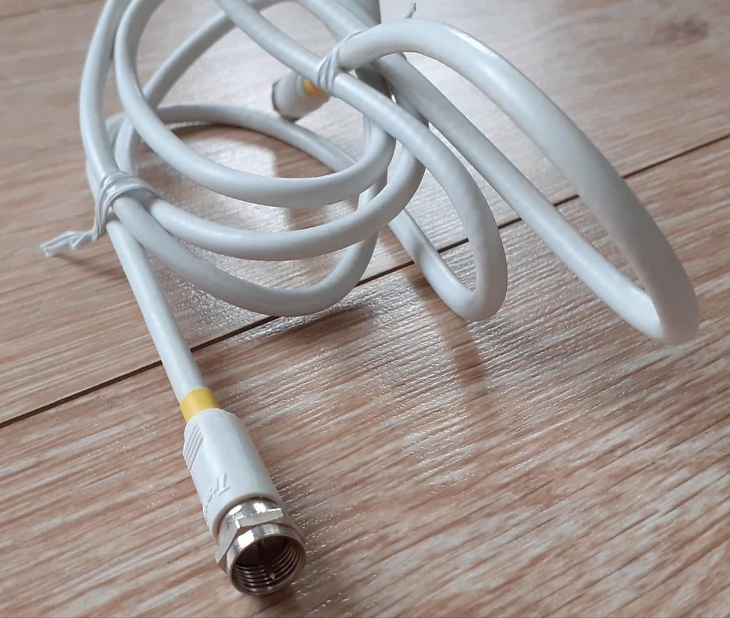 F-connector kabel Ziggo, coax naar tulp & man-man koppelstuk, Ophalen of Verzenden, Nieuw, Minder dan 2 meter