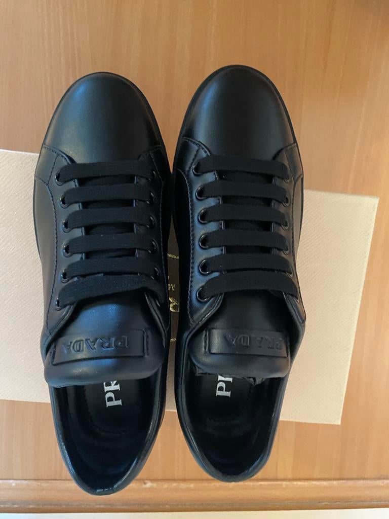 Echte Prada schoenen maatje 38 helemaal nieuw, Ophalen of Verzenden, Zo goed als nieuw, Zwart, Sneakers of Gympen
