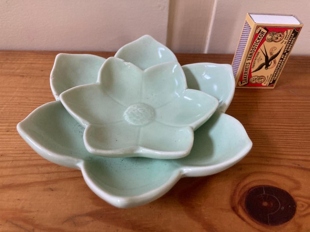 Pastelgroen lotusvorm groen schaaltje zeep waxine kaarsje, Gebruikt, Porselein of Keramiek, Schaal, Ophalen of Verzenden