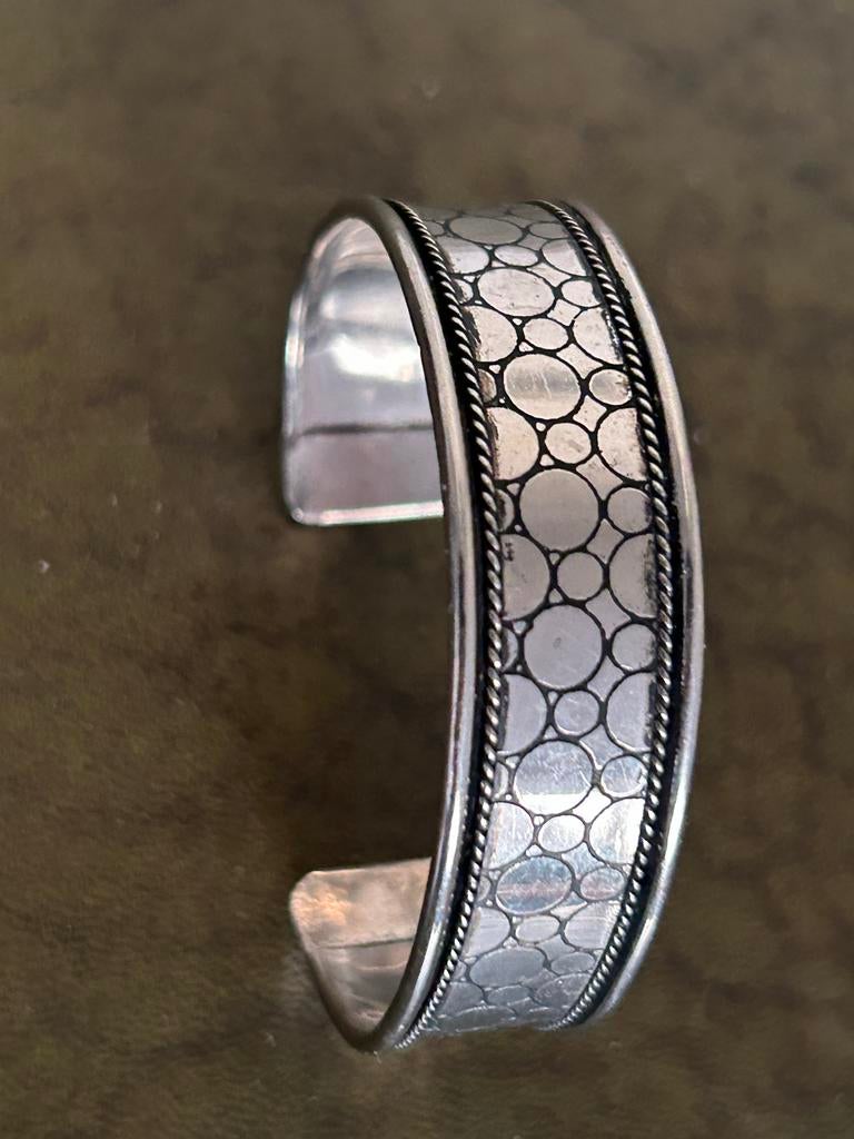 Zilverkleurige armband met patroon, Sieraden, Tassen en Uiterlijk, Ophalen, Zo goed als nieuw