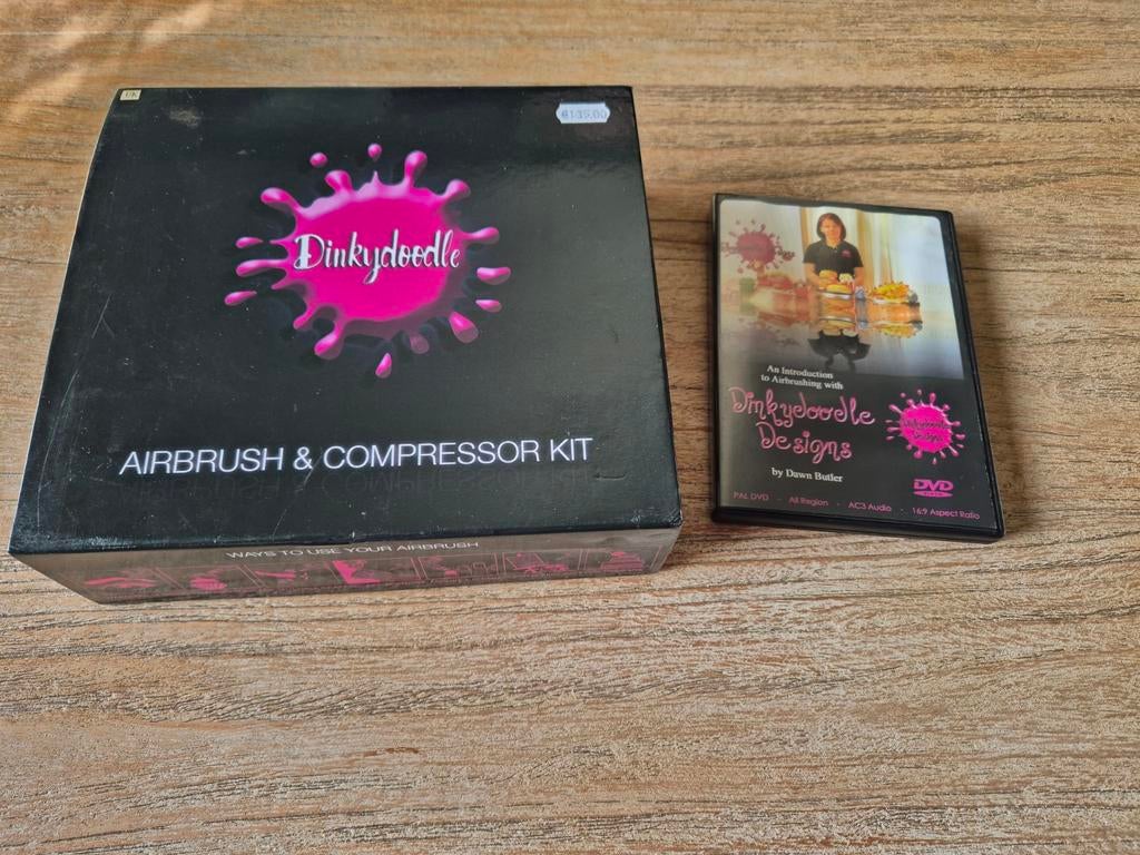Dinkydoodle taart Airbrush & Compressor Kit met DVD, Hobby en Vrije tijd, Ophalen of Verzenden, Zo goed als nieuw