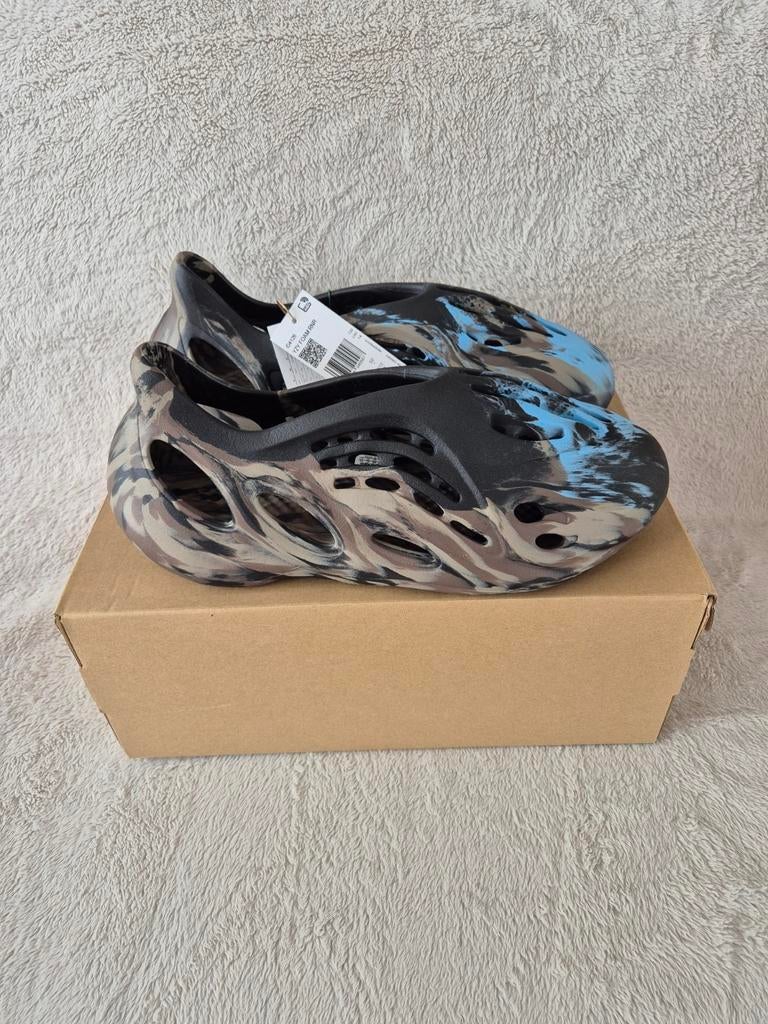 Yeezy Foam Runner MX Cinder Maat 50, Kleding | Heren, Schoenen, Ophalen of Verzenden, Nieuw