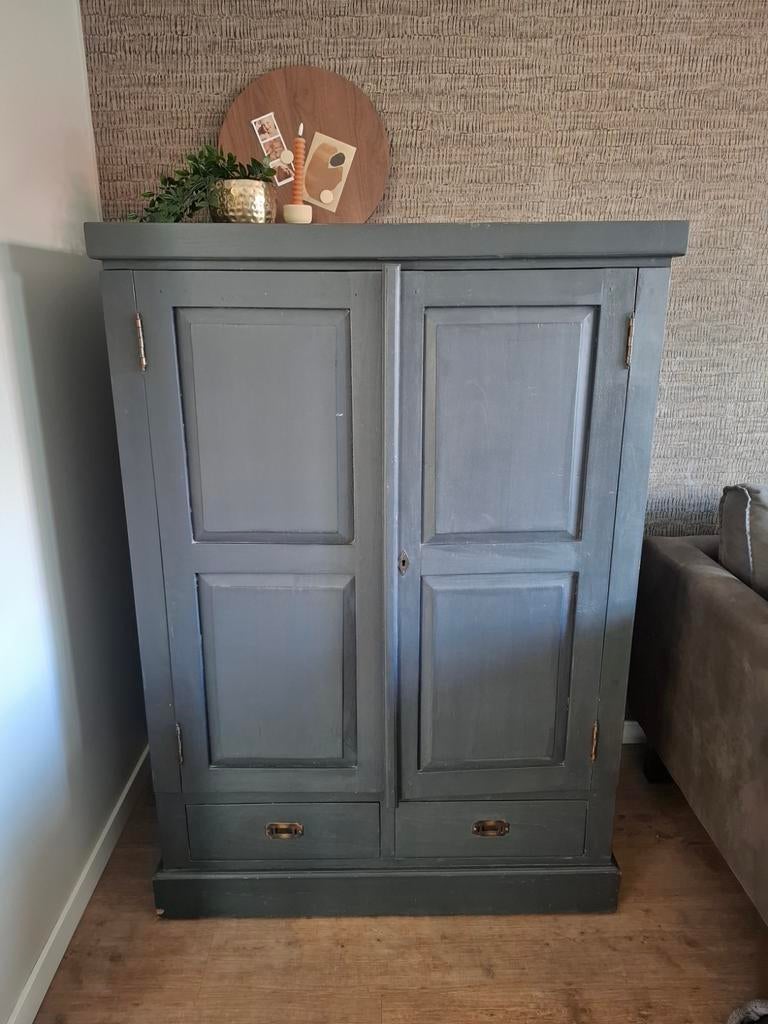 Grijze Kast met Uitschuifplank - Ideaal als Werkplek, Ophalen, Zo goed als nieuw