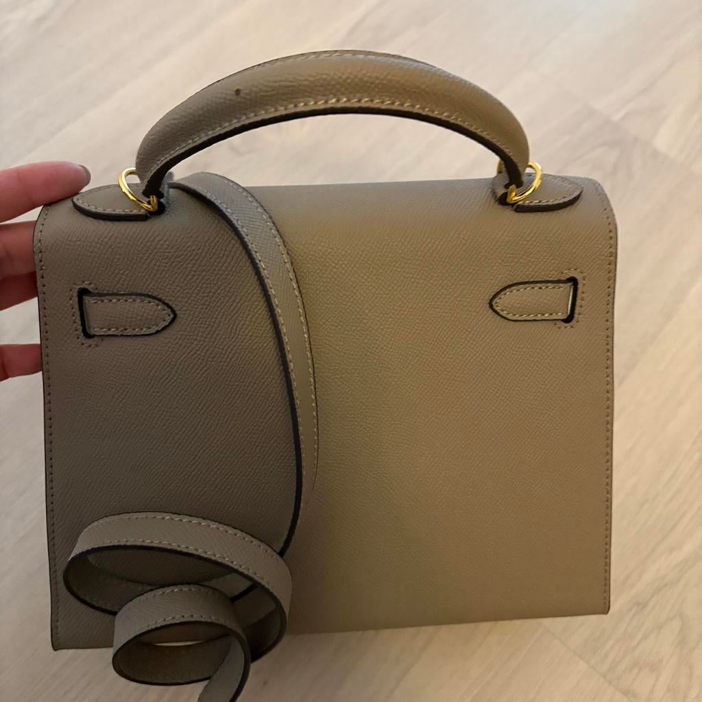 Elegante handtas met schouderband - nieuw, Sieraden, Tassen en Uiterlijk, Tassen | Damestassen, Ophalen of Verzenden, Nieuw, Grijs